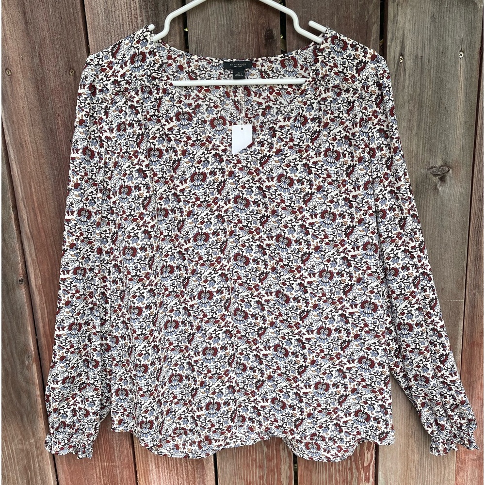 ***NWT*** Ann Taylor Factory Floral Long Sleeve Blouse, V Neck , Size Medium